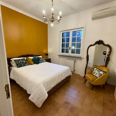 Delightful Stylish House With Private Garden Close To Downtown