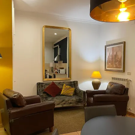 Delightful Stylish House With Private Garden Close To Downtown