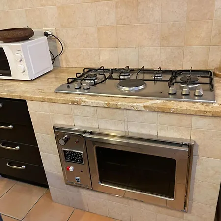 Delightful Stylish House With Private Garden Close To Downtown Holiday home