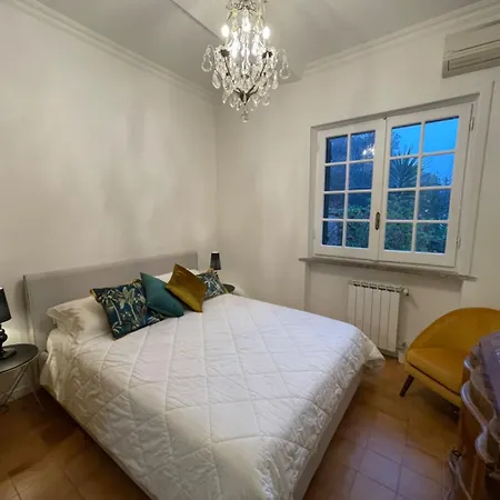 Delightful Stylish House With Private Garden Close To Downtown Holiday home