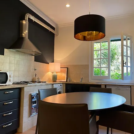 Holiday home Delightful Stylish House With Private Garden Close To Downtown *